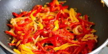 брускетта с жареным сладким перцем