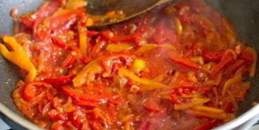 брускетта с жареным сладким перцем