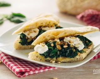 Брускетта со шпинатом