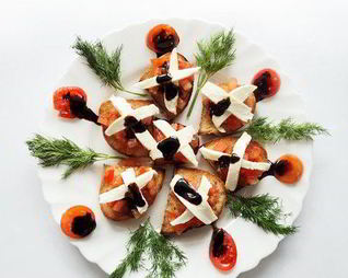 Брускетты из моцареллы Unagrande и помидоров