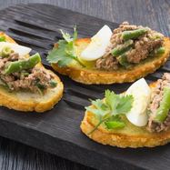 Рецепт Брускетт с салатом из тунца с чечевицей