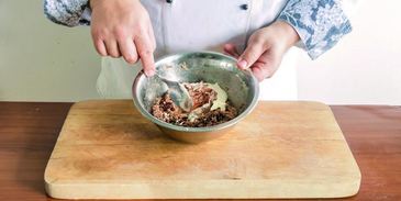 брускетты с салатом из тунца с чечевицей