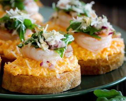 Брускетты с тыквой и креветками