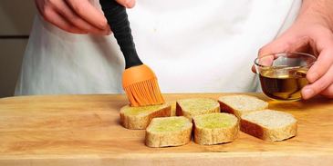 брускетты с тыквой и креветками