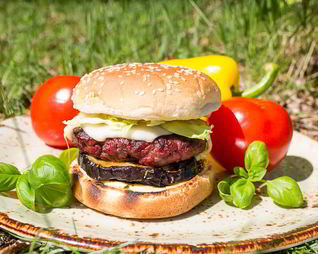 Бургер-гриль с сочным баклажаном