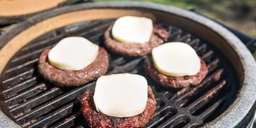 бургер-гриль с сочным баклажаном