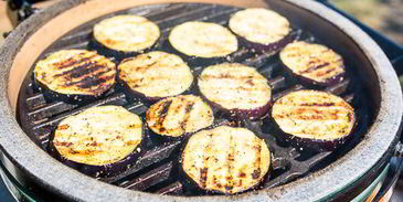 бургер-гриль с сочным баклажаном