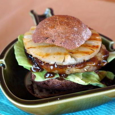 Бургер с ананасом и соусом терияки