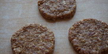 бургер с ананасом и соусом терияки