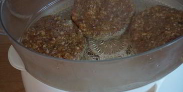 бургер с ананасом и соусом терияки