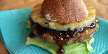 бургер с ананасом и соусом терияки