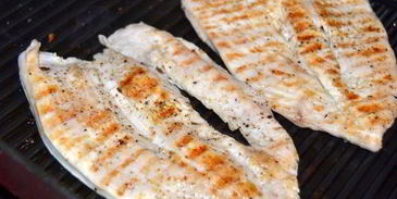 бургер с индейкой и сочными овощами