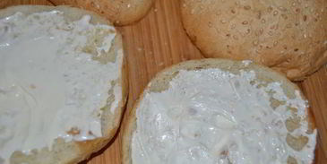 бургер с индейкой и сочными овощами