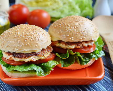 Бургер с индейкой в азиатском стиле