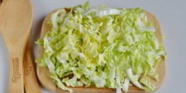 бургер с индейкой в азиатском стиле