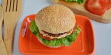 бургер с индейкой в азиатском стиле