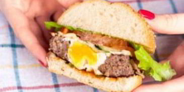 бургер с яйцом