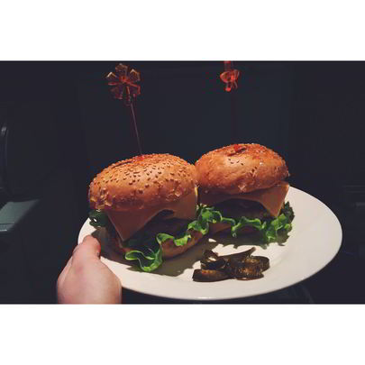 Бургеры с бараниной и перцем халапеньо