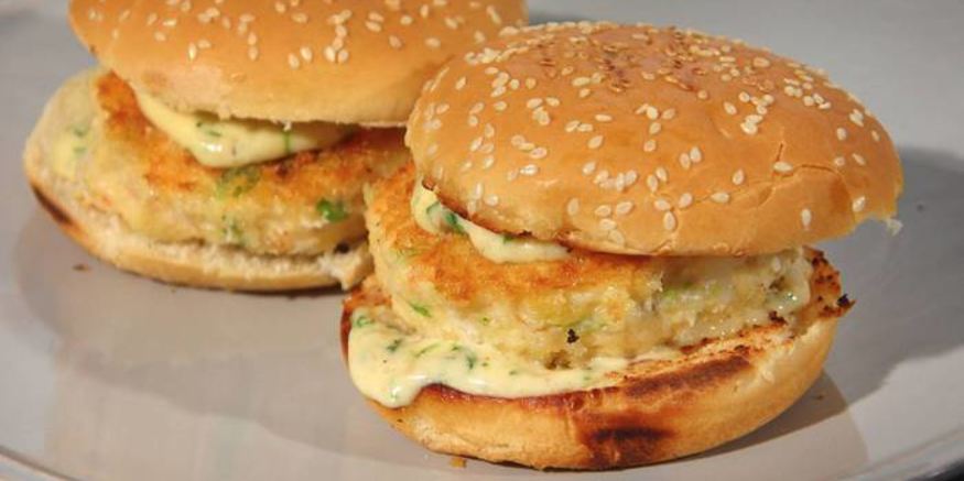 Рецепт бургеров с креветками и зеленым луком