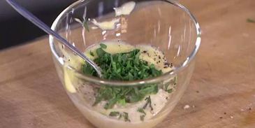 бургеры с креветками и зеленым луком