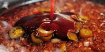 бургеры с мясом, виски и халапеньо