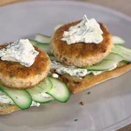 Рецепт Бургеров с семгой и огурцом