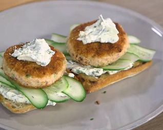 Бургеры с семгой и огурцом