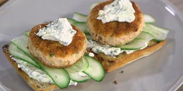 бургеры с семгой и огурцом