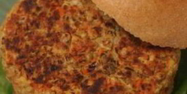 гамбургеры с котлетами из чечевицы, овощей и сыра