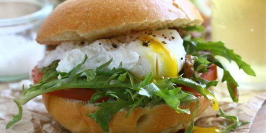 Рецепт гамбургеров со свининой, яйцами и помидором