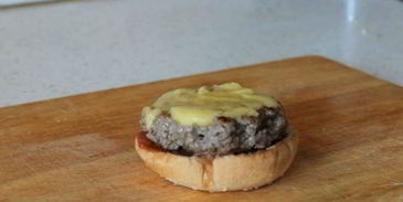 мексиканский бургер с манговой сальсой и козьим сыром