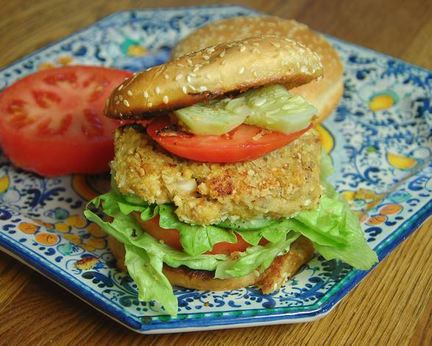 Овощные бургеры с чечевицей, грибами и курагой