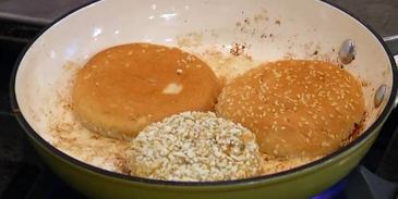 овощные бургеры с чечевицей, грибами и курагой