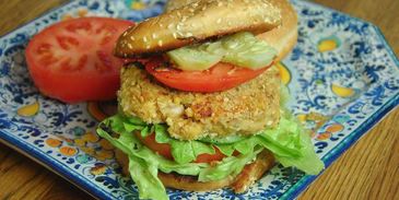 овощные бургеры с чечевицей, грибами и курагой