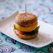Рецепт Вегетарианского бургера из нута с соусом из йогурта