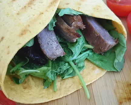 Буррито гриль с говядиной и черносливом