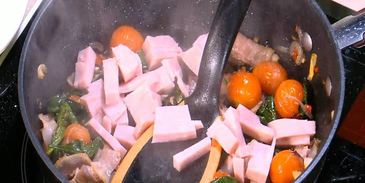 буррито с индейкой, беконом и шпинатом