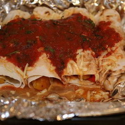 Буррито с индейкой, помидорами и сыром