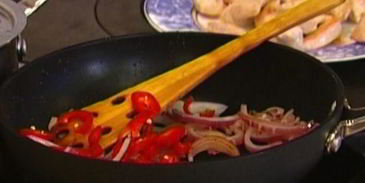 буррито с индейкой, помидорами и сыром