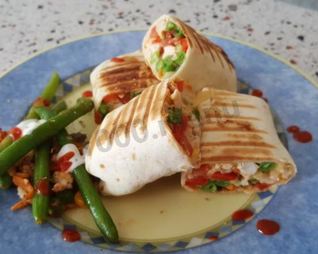 Буррито с курицей и стручковой фасолью