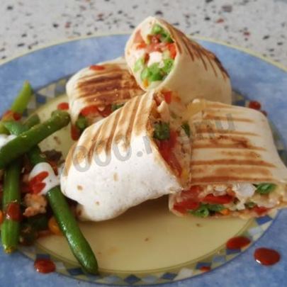 Буррито с курицей и стручковой фасолью