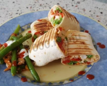 Буррито с курицей и стручковой фасолью