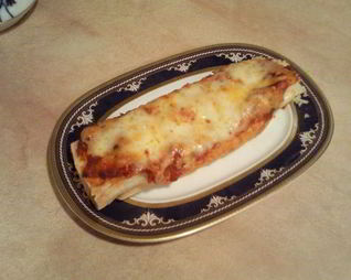 Буррито с курицей и томатным соусом