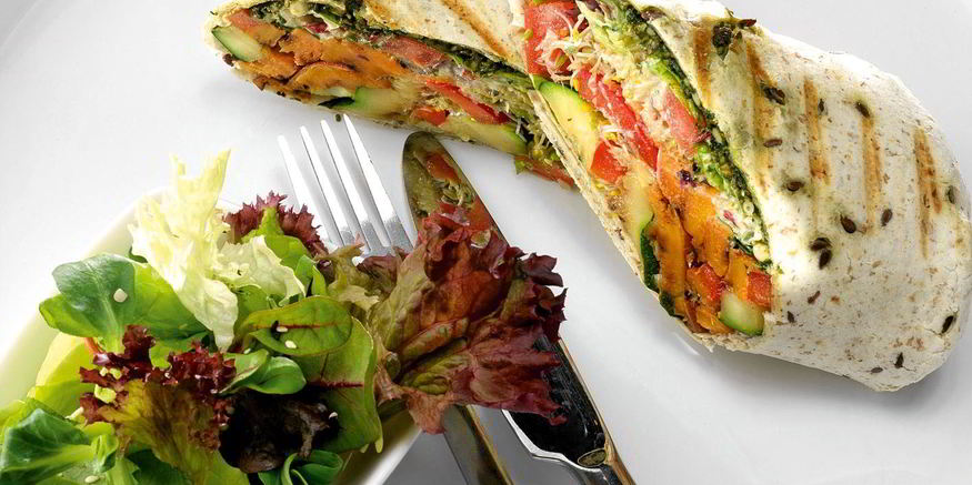 Рецепт буррито с жареными овощами и песто