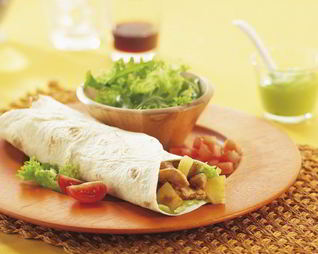 Мексиканская буррито с овощами, грибами и курицей