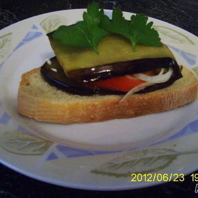 Бутерброд из баклажана