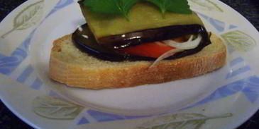 бутерброд из баклажана