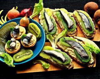 Бутерброд Килька, картошка, киви