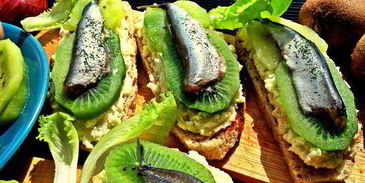 бутерброд килька, картошка, киви