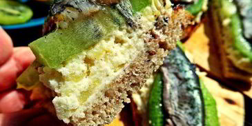 бутерброд килька, картошка, киви